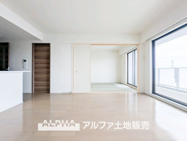 カサーレ青梅末広町の周辺|【Soft Horizon】
◆空とつながる暮らし◆
広がる景色が、心の視界までひらいてくれる。過ごすほどに、毎日の一瞬一瞬が大切に感じられる住まい。