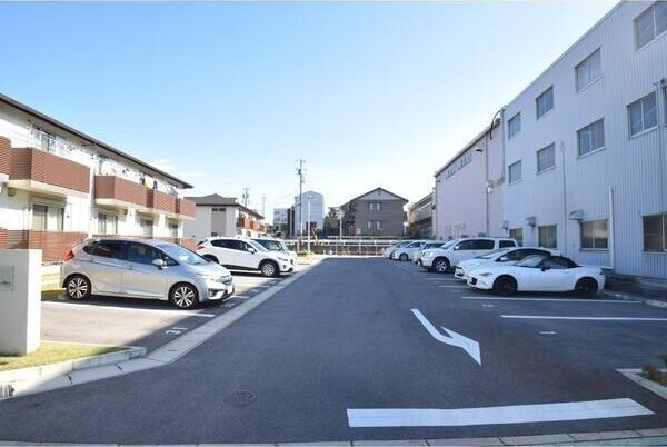 シャイネンドルフ　B棟の駐車場
