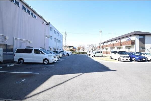 シャイネンドルフ　B棟の駐車場