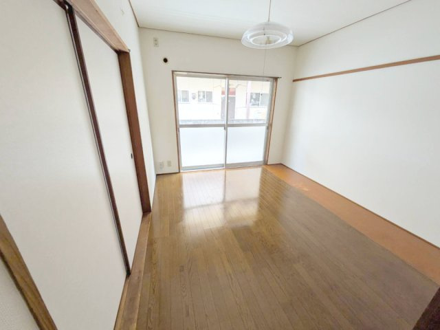 熊本市中央区帯山５丁目のアパートの居間・リビング