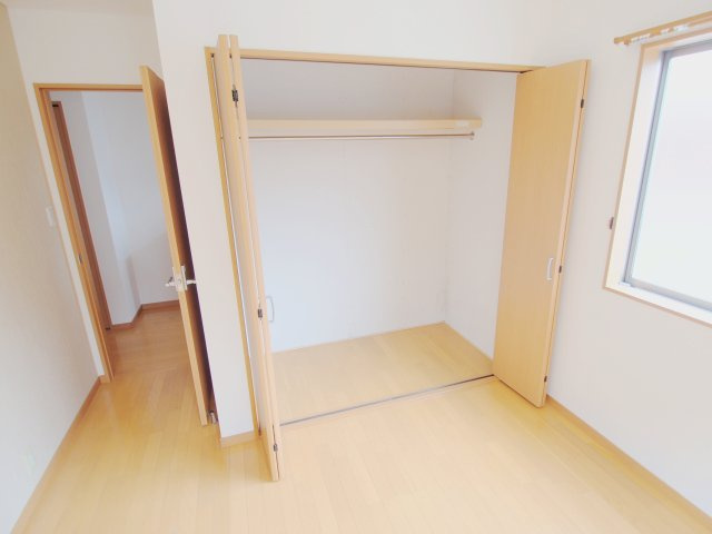 安芸郡熊野町川角４丁目のアパートの収納
