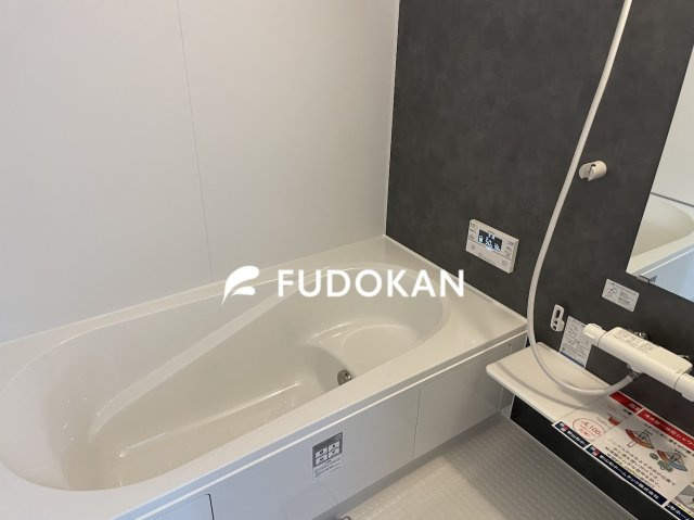 山形市大野目１丁目の新築一戸建の浴室|広々浴室は、ゆったりとくつろいで疲れを癒す空間です。