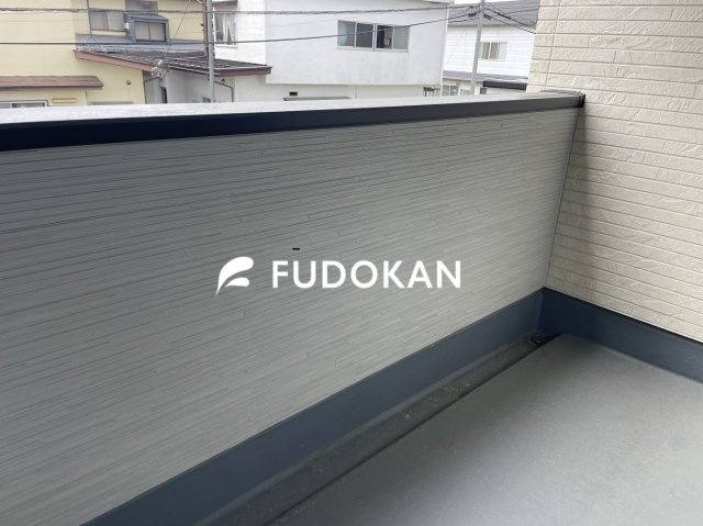 山形市大野目１丁目の新築一戸建のバルコニー|洗濯は外干ししたいけど、外の目やお天気が気になる方注目です。