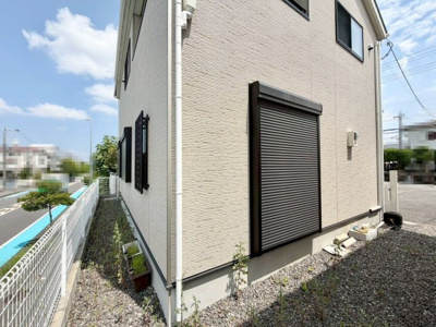 【外観】 | 茶山台３丁　中古戸建 | 南西側は建物が無いので日当り良好！たっぷりの陽光に包まれる明るい住まい♪
