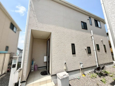 【玄関】 | 茶山台３丁　中古戸建 | 約４帖のタタミコーナーございます！リビングの横にあるので、お子様のお昼寝場所にも良いですね♪