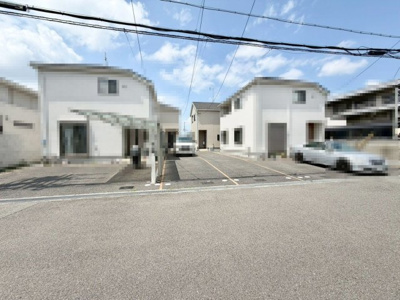 【駐車場】 | 茶山台３丁　中古戸建 | 前面道路約６．８ｍ！運転の苦手な方も安心ですね♪