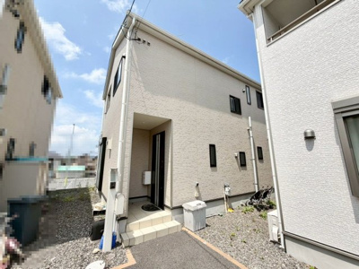 【エントランス】 | 茶山台３丁　中古戸建 | ゆとりのある洗面室ですよ！朝の身支度もスムーズにできますね♪