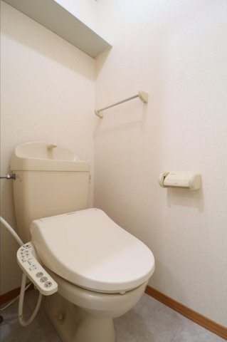 フォルテ Bのトイレ|※別のお部屋の参考写真です