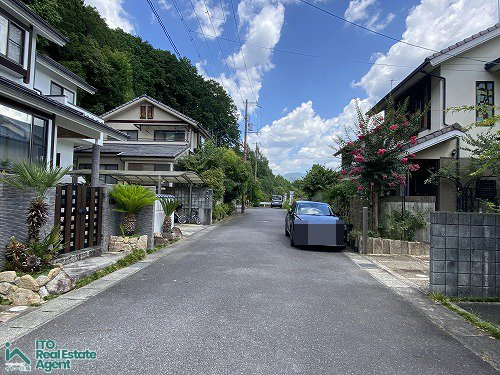 西賀茂円峰 中古戸建の前面道路含む現地写真