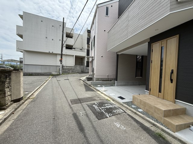 ファーストタウン堺市第２東区南野田の前面道路含む現地写真