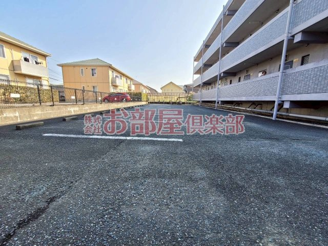 フォレスト小森野の駐車場