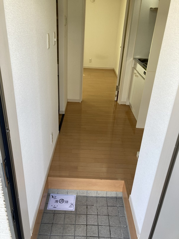 府中市朝日町２丁目のアパートの玄関