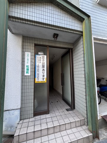 リバーサイド松屋町のエントランス