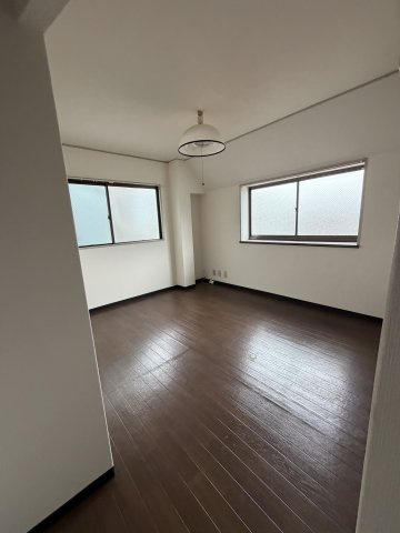 リバーサイド松屋町の洋室