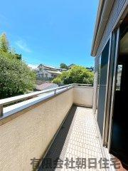 【バルコニー】 | 淞北台中古戸建 | 外からの目が気にならないバルコニーで洗濯物が干せます