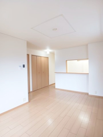 熊本市中央区渡鹿７丁目のアパートの居間・リビング