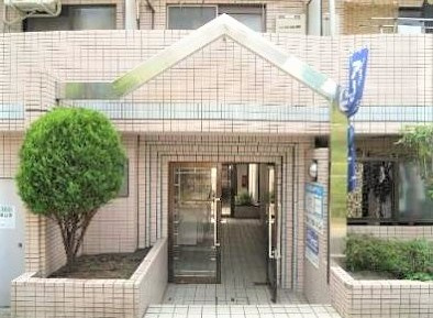 武蔵野市中町３丁目の賃貸マンションのエントランス