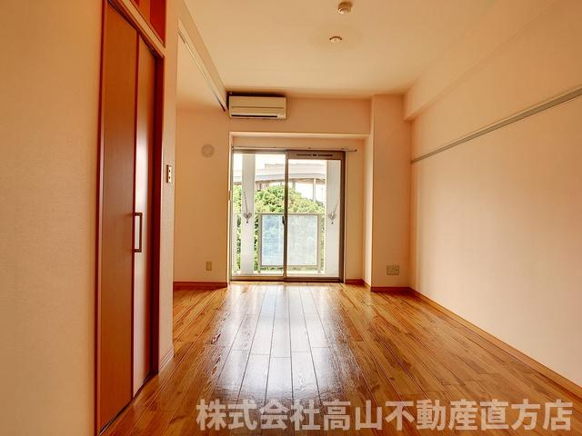 直方市湯野原２丁目の賃貸マンションの居間・リビング