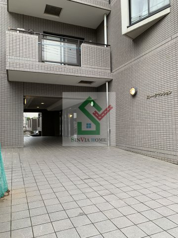 田無町7丁目マンションのエントランス