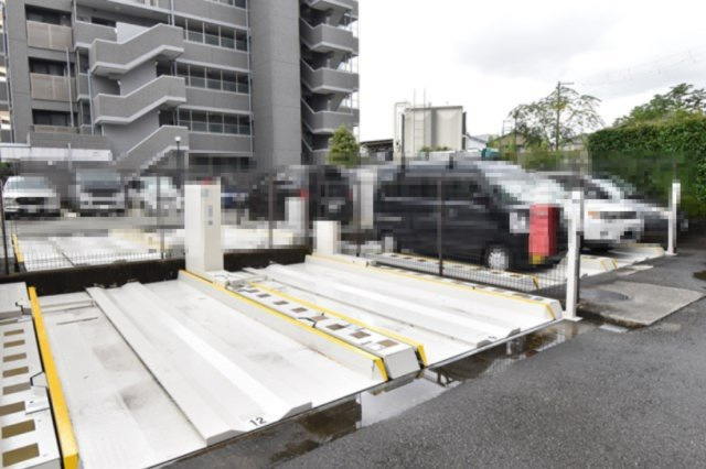 【駐車場】 | セラフ豊中向丘壱番館 | サイトに掲載されていない箇所の写真、撮影してお届けさせて頂きます！気になる物件で、見たい部分の画像が無い場合は、弊社スタッフまでご連絡下さいませ。お客様の気になる箇所を、カメラにて撮影して参ります！