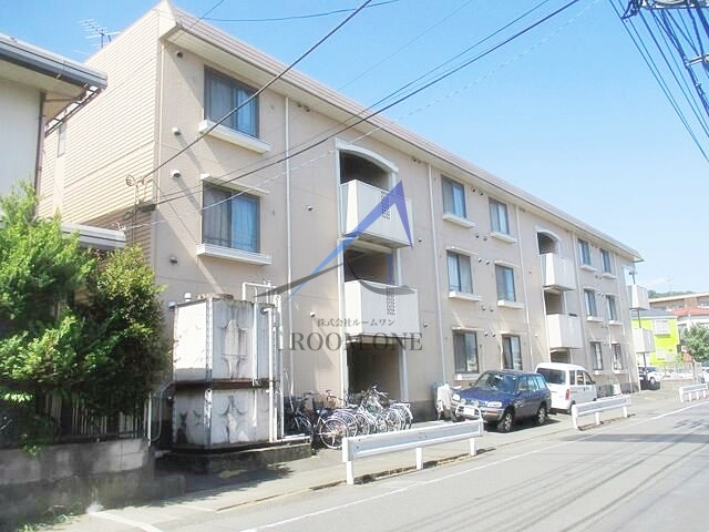 ファミール生田