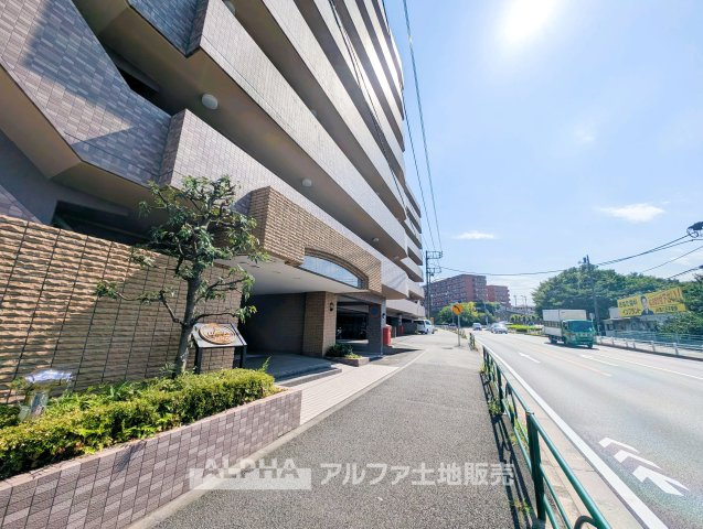 ルピナス日野壱番館の周辺|【Quiet Comfort】
◆静けさとともに◆
外の喧騒を忘れさせる落ち着きが、日々に余白を生む。ここでの時間が、自然と笑顔を増やしていく。