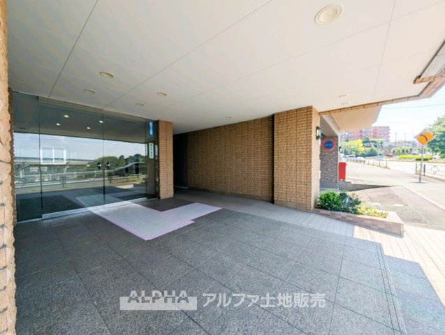 ルピナス日野壱番館のエントランス|【Lobby】
◆ロビー◆管理が行き届いたロビーは、毎日の行き帰りを気持ちよく迎えてくれる空間。住まい全体に安心感と清潔感を感じられます。