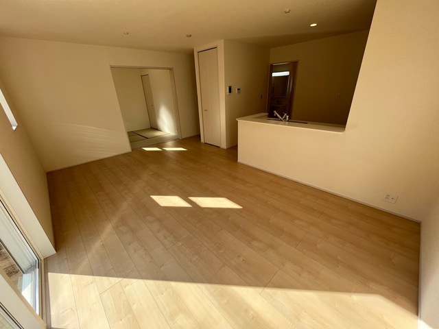 大平町富田　新築戸建15-1の居間・リビング