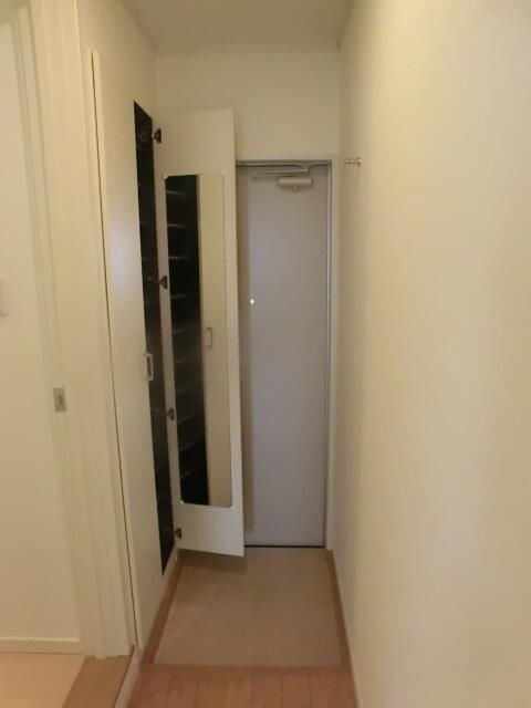 リラ下北沢の玄関