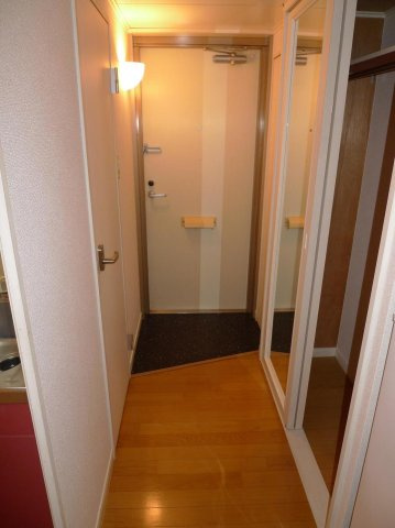レオパレスニイクラの玄関|ゆったりとした玄関です