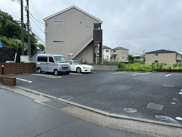 メゾン・アクロスⅡの駐車場|駐車場完備です