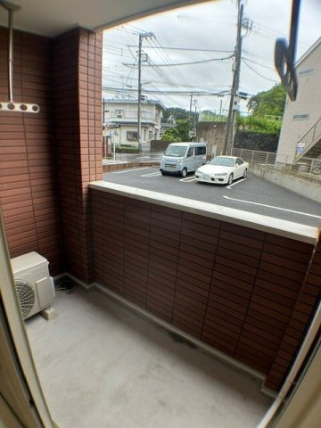 メゾン・アクロスⅡのバルコニー|暖かな日差しのふりそそぐバルコニー