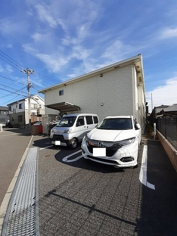 リメインズ湘南の駐車場|車をお持ちの方に嬉しい駐車場付きの物件です