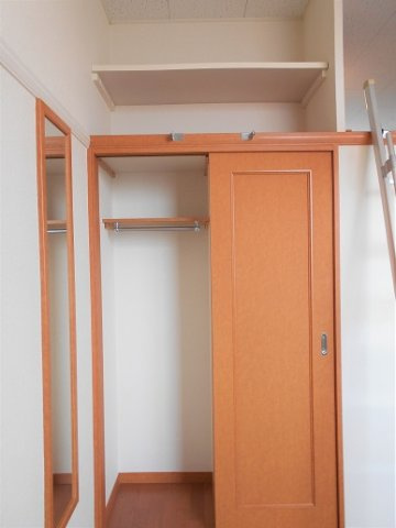 レオパレスモーヴの内装|クローゼット