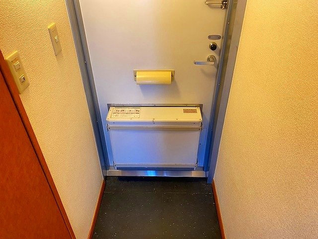 レオパレスＣＲＥＷの玄関|宅配BOX