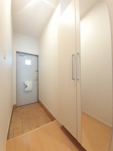 リメインズ湘南の玄関|明るい玄関です