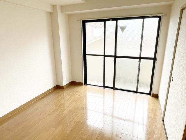 インフィニの洋室|フローリングされたお部屋です♪