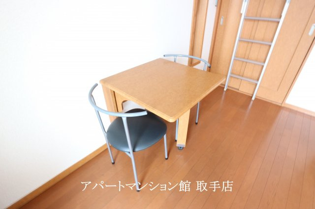 レオパレスソフィア中原の居間・リビング