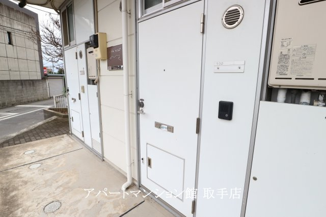 レオパレスソフィア中原の玄関
