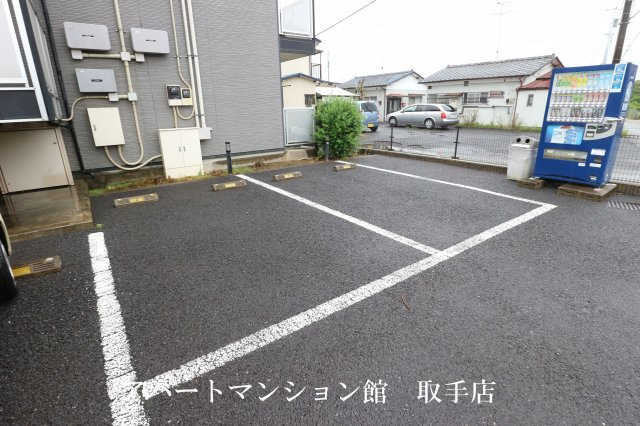 レオパレスルーチェⅢの駐車場