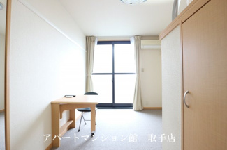 【居間・リビング】 | レオパレスルーチェⅢ | 画像3