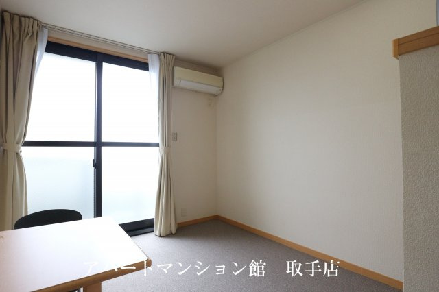 レオパレスルーチェⅢの居間・リビング