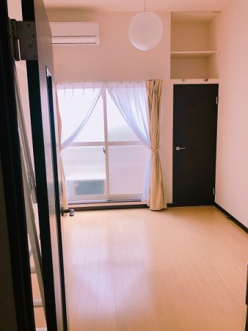レオネクストペレグリンの居間・リビング|こちらの居間で趣味の時間をお楽しみください