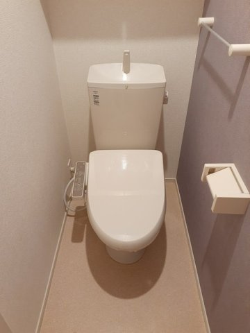 ワレアハレ中海岸のトイレ|落ち着いた色調のトイレです