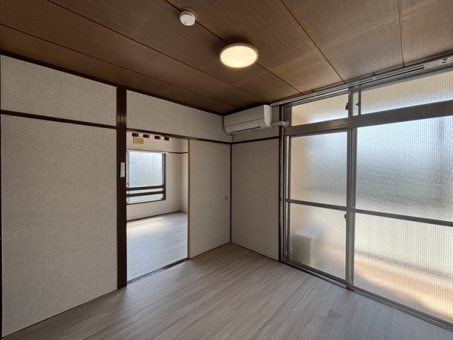 北村ビルの内装|明るい室内です