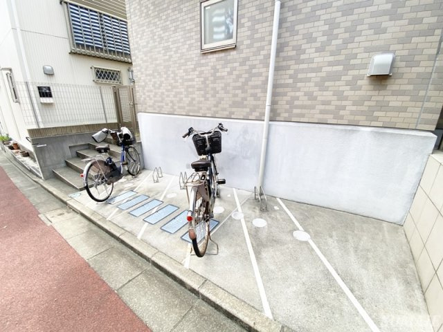 アジュール駒形のその他共用部分|駐輪場です☆