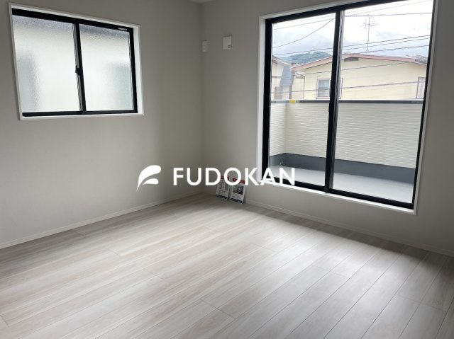 山形市大野目１丁目の新築一戸建の寝室|大きいベットを置いてもスペースの取れる寝室です。