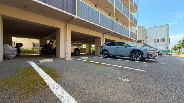ソレイユ・ルヴァンの駐車場