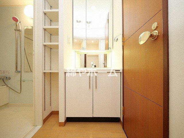 コンソラーレ東野田の独立洗面台|独立洗面化粧台が付いています