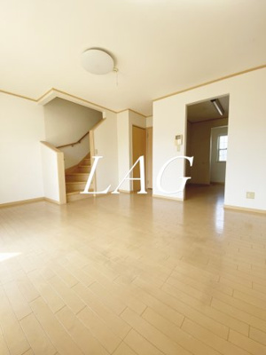 【居間・リビング】 | ヨーロピアンシャレーＳＡＫＡＥ | 洋室のお部屋です。（同仕様です。）